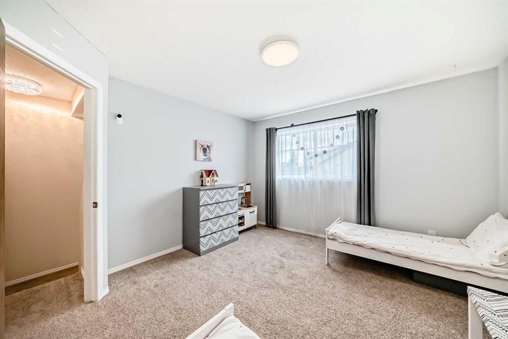 103 Everstone Place Sw, Calgary, AB - Indoor Photo Showing Bedroom