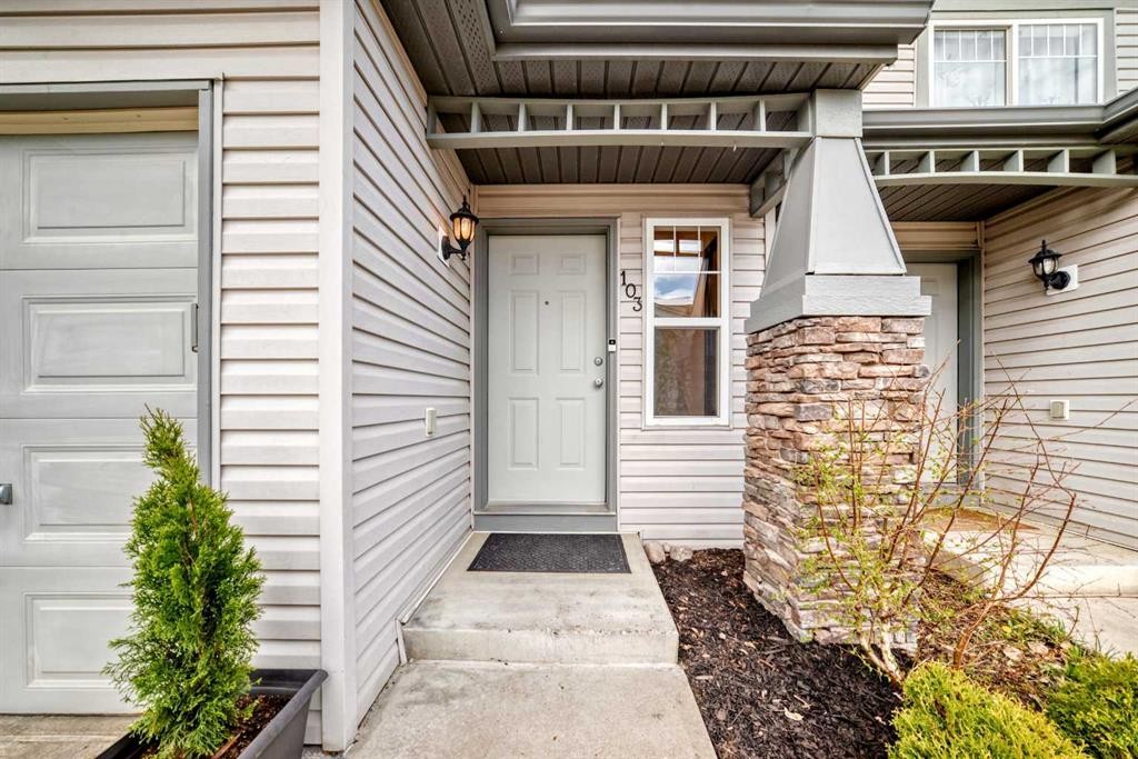 103 Everstone Place Sw, Calgary, AB - Outdoor With Exterior