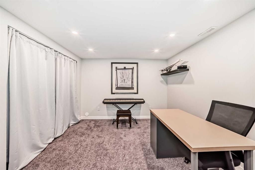 103 Everstone Place Sw, Calgary, AB - Indoor Photo Showing Other Room