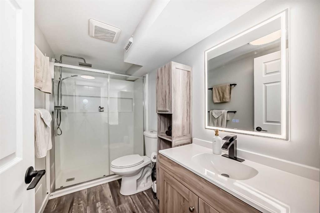 103 Everstone Place Sw, Calgary, AB - Indoor Photo Showing Bathroom