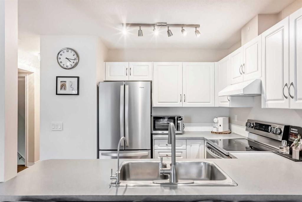 103 Everstone Place Sw, Calgary, AB - Indoor Photo Showing Kitchen With Upgraded Kitchen
