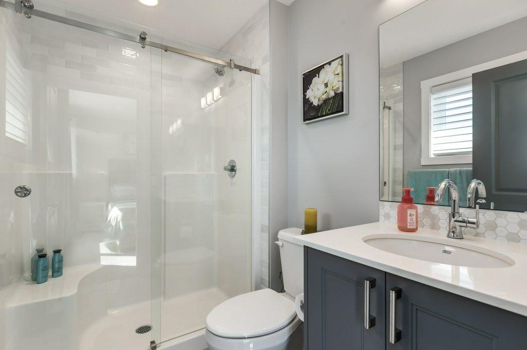 144 Wolf Willow Boulevard Se, Calgary, AB - Indoor Photo Showing Bathroom