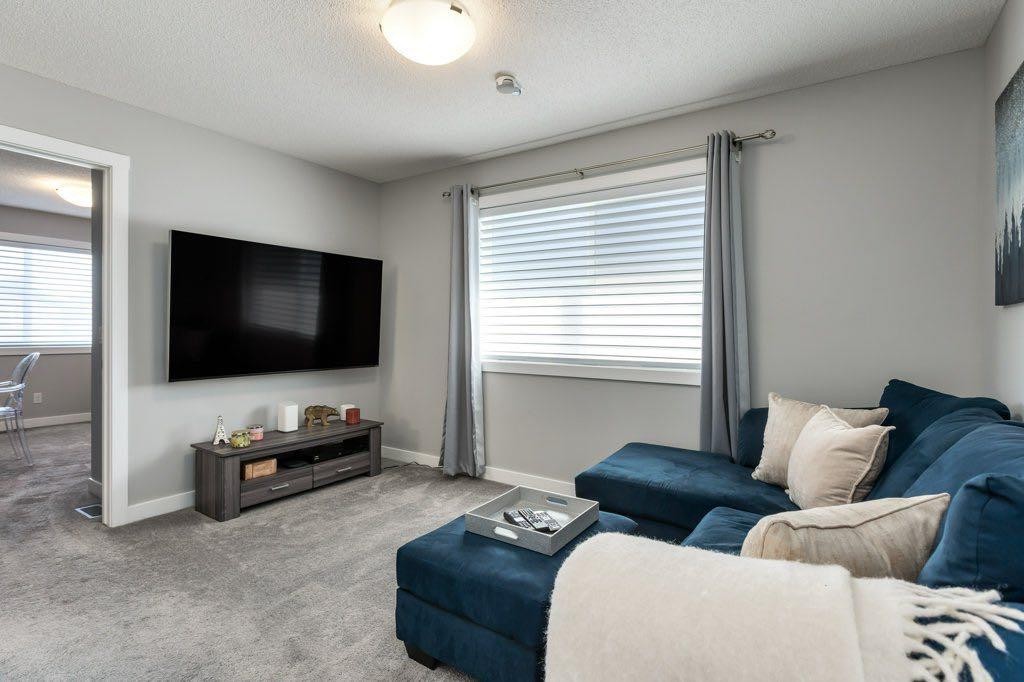 144 Wolf Willow Boulevard Se, Calgary, AB - Indoor Photo Showing Living Room