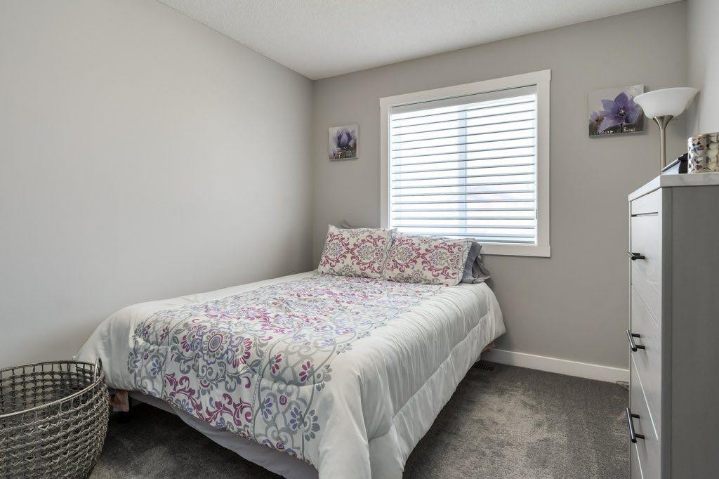 144 Wolf Willow Boulevard Se, Calgary, AB - Indoor Photo Showing Bedroom