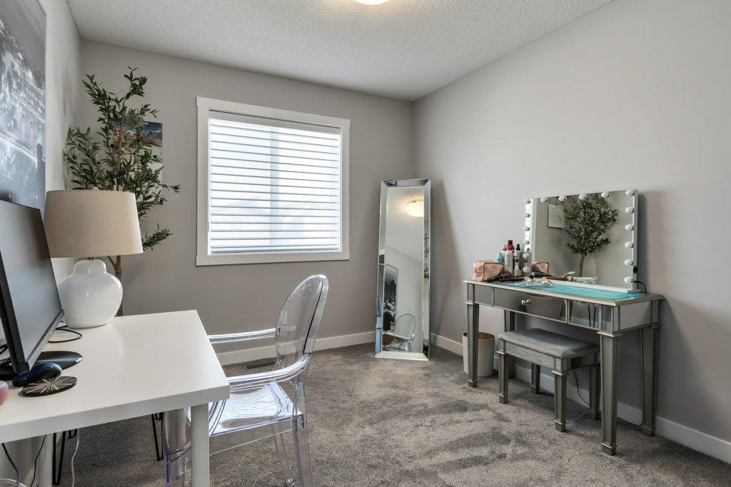 144 Wolf Willow Boulevard Se, Calgary, AB - Indoor Photo Showing Office