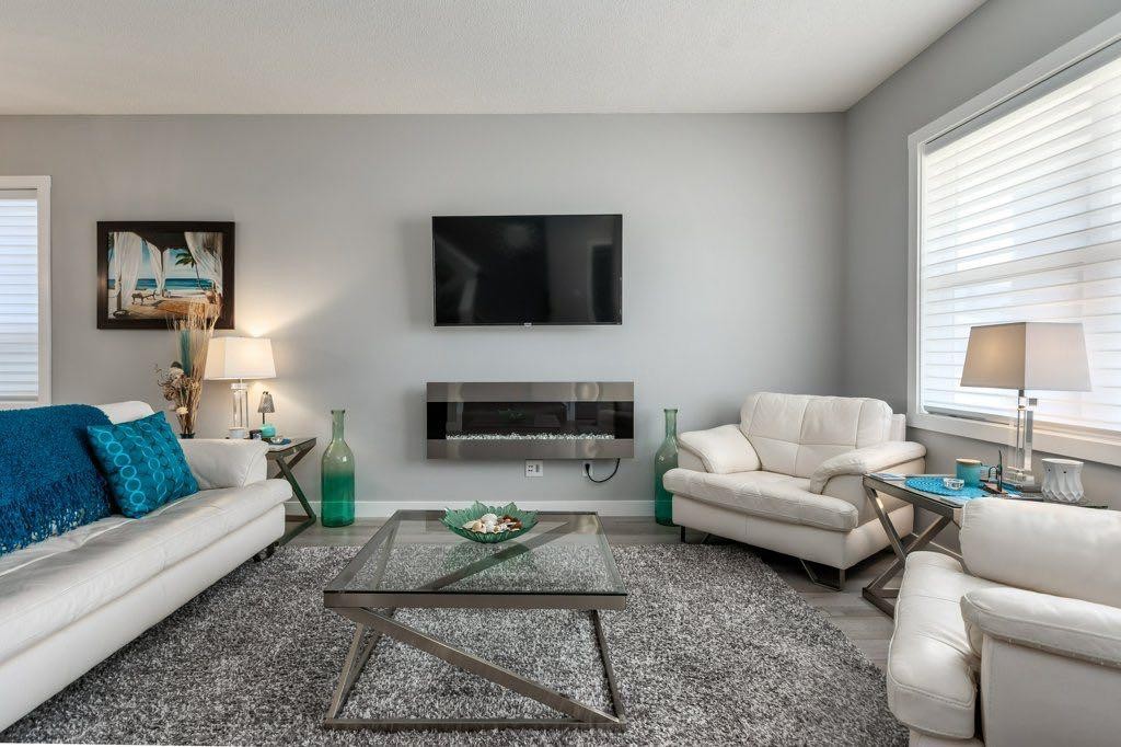 144 Wolf Willow Boulevard Se, Calgary, AB - Indoor Photo Showing Living Room