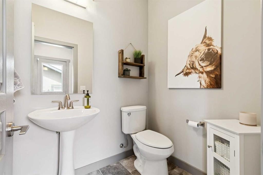 216 Mahogany Grove Se, Calgary, AB - Indoor Photo Showing Bathroom