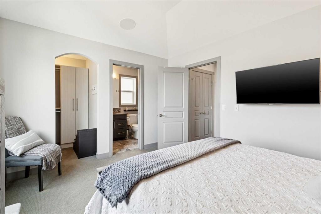 216 Mahogany Grove Se, Calgary, AB - Indoor Photo Showing Bedroom