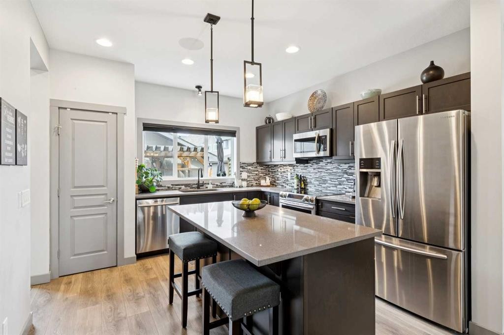 216 Mahogany Grove Se, Calgary, AB - Indoor Photo Showing Kitchen With Upgraded Kitchen