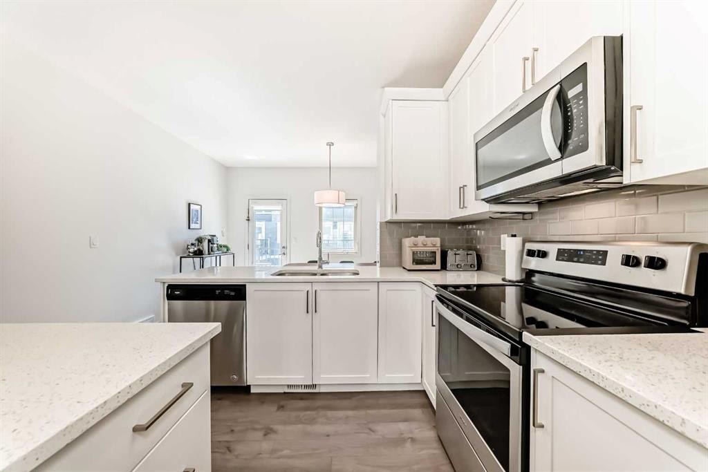 139 Legacy Point Se, Calgary, AB - Indoor Photo Showing Kitchen With Double Sink