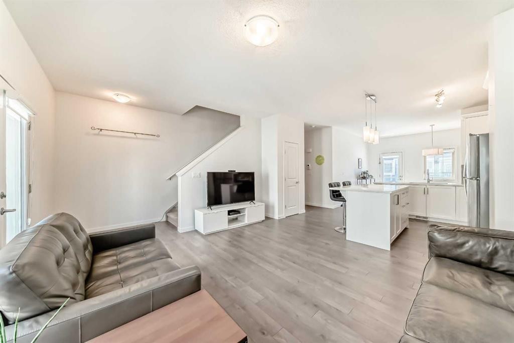 139 Legacy Point Se, Calgary, AB - Indoor Photo Showing Living Room