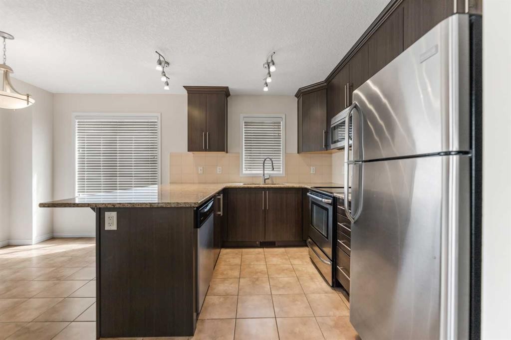 110 Cityscape Lane Ne, Calgary, AB - Indoor Photo Showing Kitchen With Upgraded Kitchen