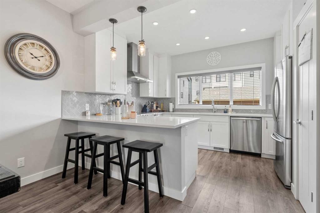 11 Masters Manor Se, Calgary, AB - Indoor Photo Showing Kitchen With Upgraded Kitchen