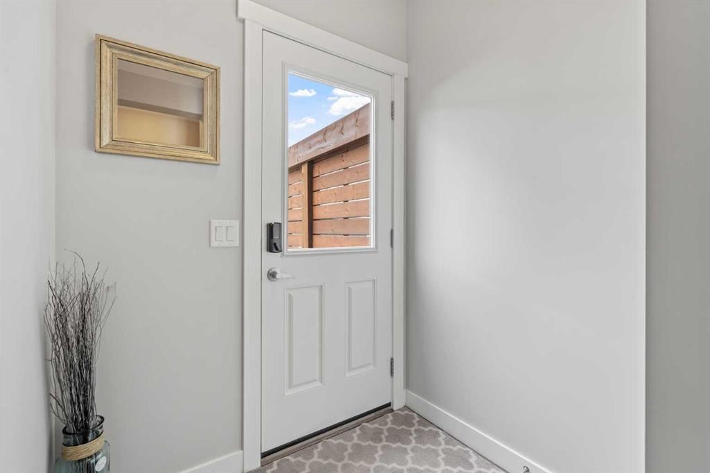 11 Masters Manor Se, Calgary, AB - Indoor Photo Showing Other Room
