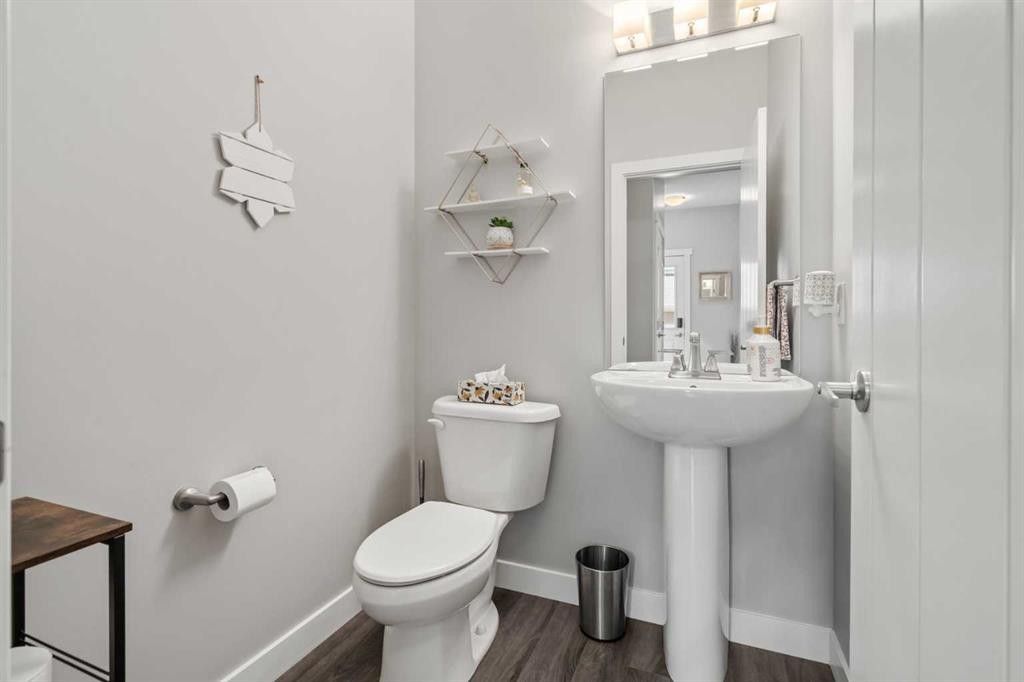 11 Masters Manor Se, Calgary, AB - Indoor Photo Showing Bathroom