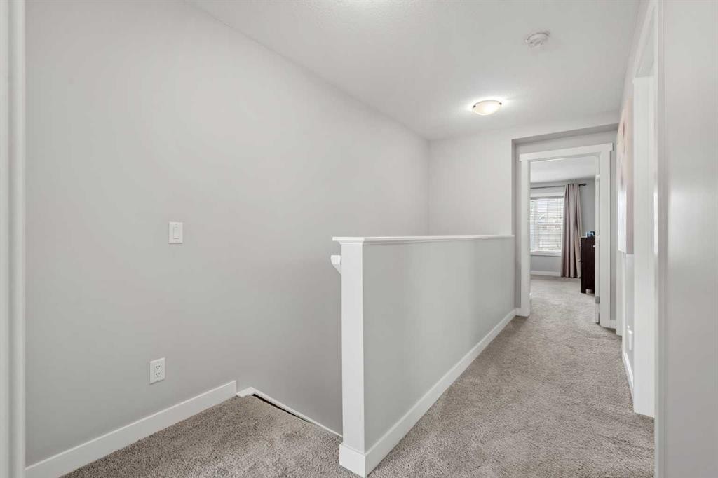 11 Masters Manor Se, Calgary, AB - Indoor Photo Showing Other Room