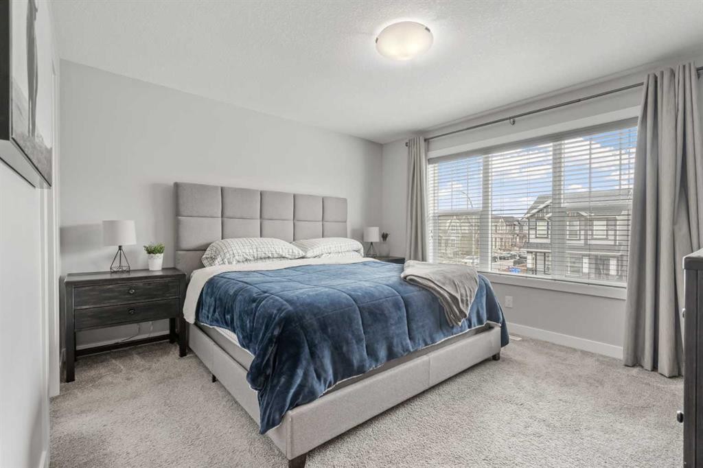 11 Masters Manor Se, Calgary, AB - Indoor Photo Showing Bedroom