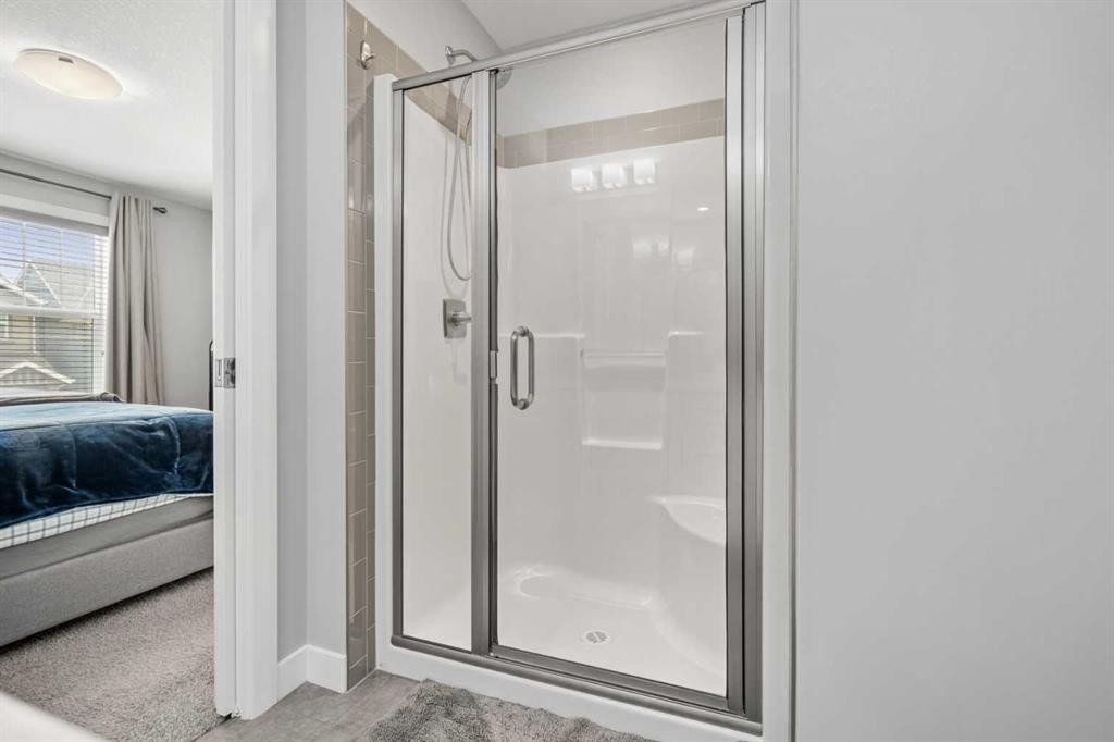 11 Masters Manor Se, Calgary, AB - Indoor Photo Showing Bathroom