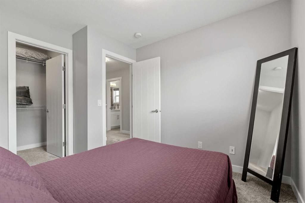 11 Masters Manor Se, Calgary, AB - Indoor Photo Showing Bedroom