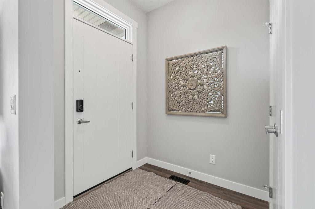 11 Masters Manor Se, Calgary, AB - Indoor Photo Showing Other Room