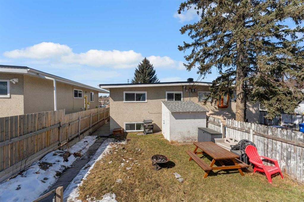 910 16A Street Ne, Calgary, AB - Outdoor With Exterior