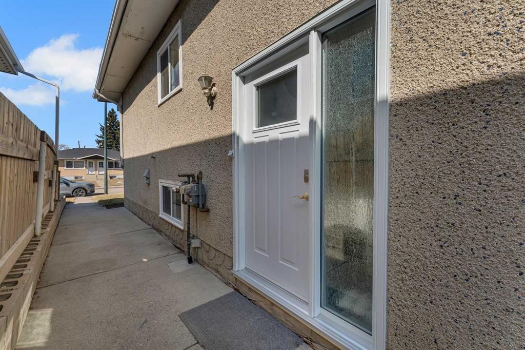 910 16A Street Ne, Calgary, AB - Outdoor With Exterior