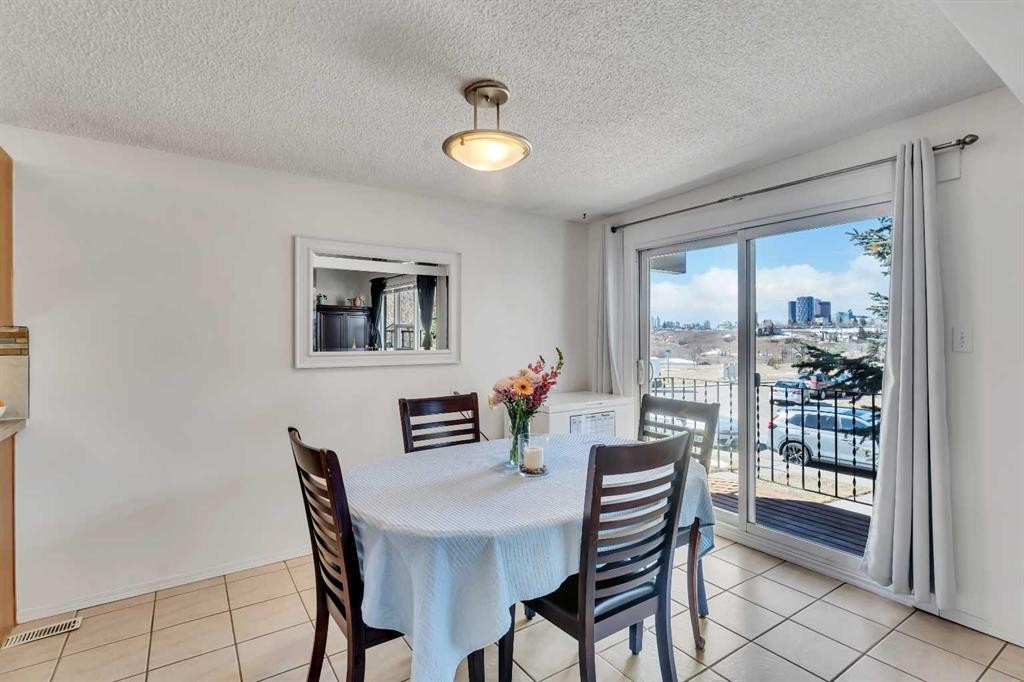 910 16A Street Ne, Calgary, AB - Indoor Photo Showing Dining Room