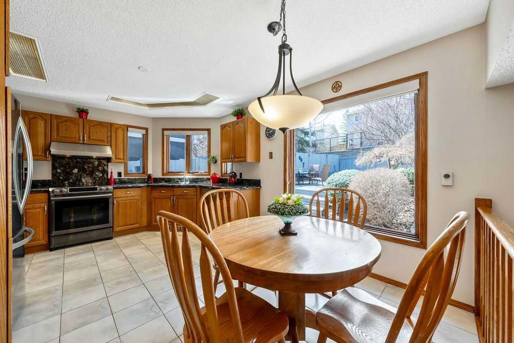 5019 Norris Road Nw, Calgary, AB - Indoor Photo Showing Dining Room