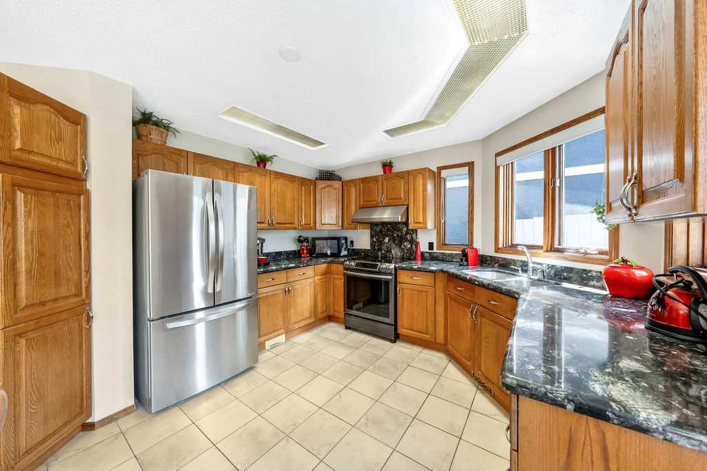 5019 Norris Road Nw, Calgary, AB - Indoor Photo Showing Kitchen