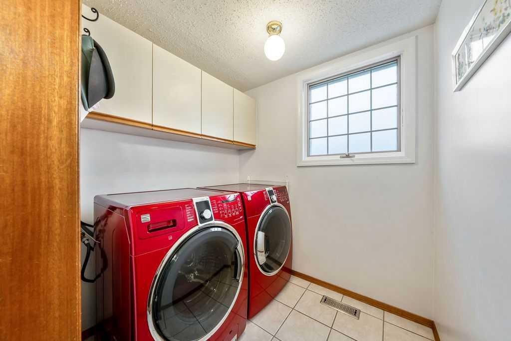 5019 Norris Road Nw, Calgary, AB - Indoor Photo Showing Laundry Room