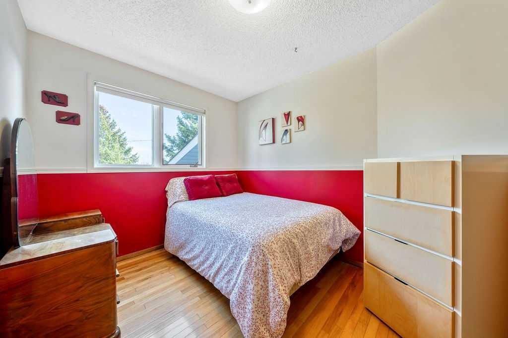 5019 Norris Road Nw, Calgary, AB - Indoor Photo Showing Bedroom