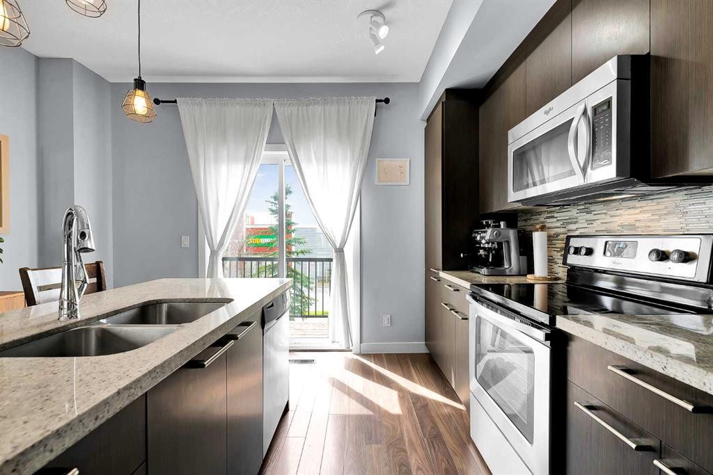 359 Silverado Common Sw, Calgary, AB - Indoor Photo Showing Kitchen With Stainless Steel Kitchen With Double Sink With Upgraded Kitchen
