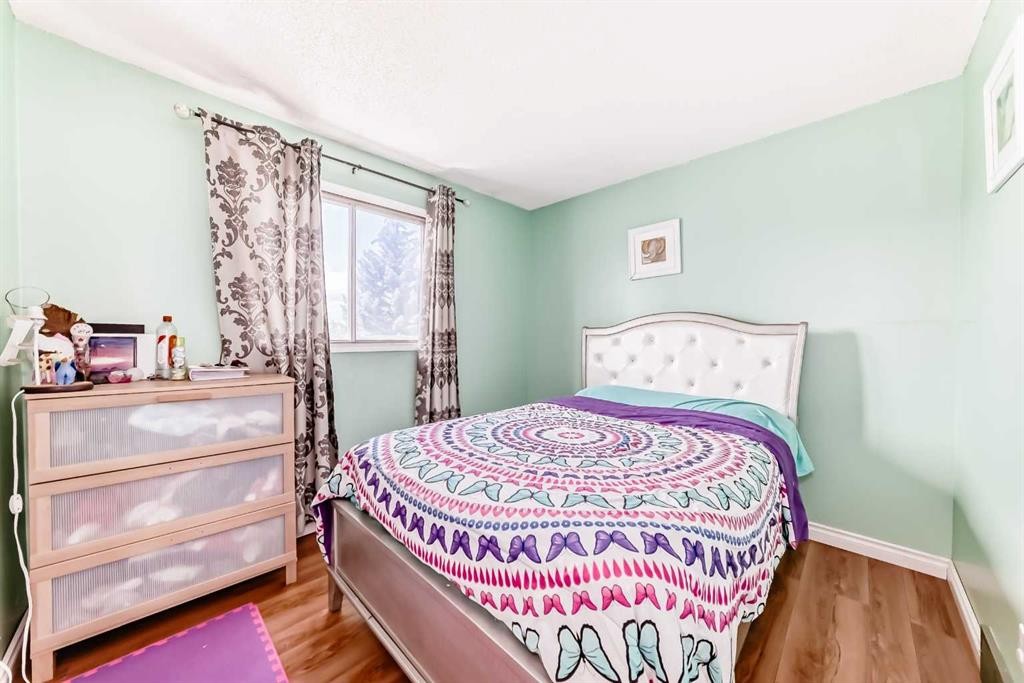 4821 60 Street Ne, Calgary, AB - Indoor Photo Showing Bedroom