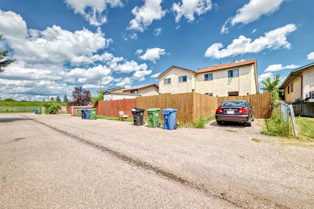 4821 60 Street Ne, Calgary, AB - Outdoor