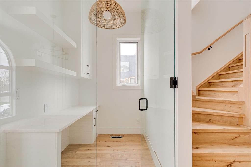 2447 29 Sw, Calgary, AB - Indoor Photo Showing Other Room