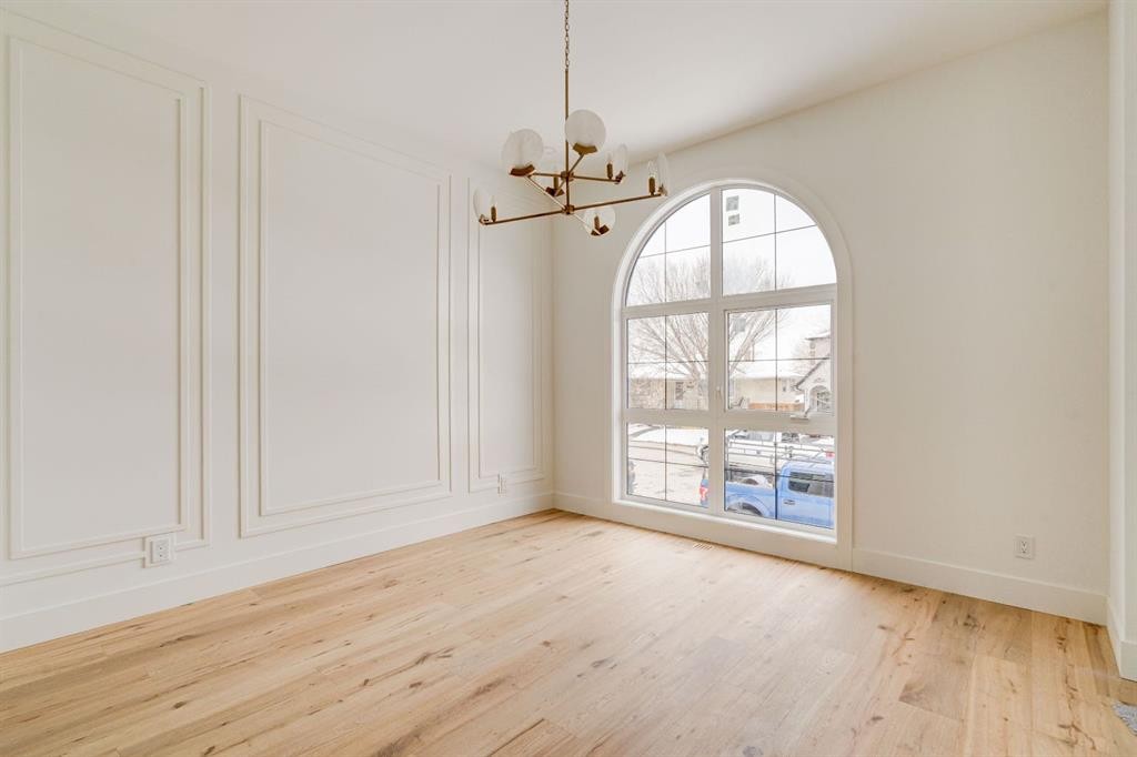 2447 29 Sw, Calgary, AB - Indoor Photo Showing Other Room