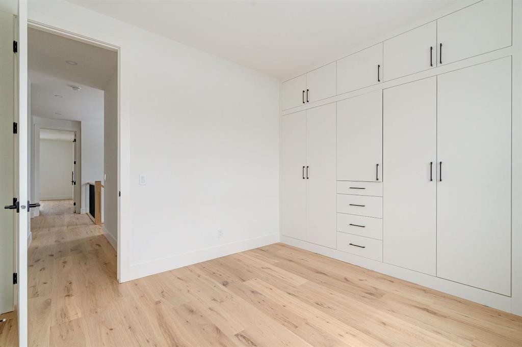 2447 29 Sw, Calgary, AB - Indoor Photo Showing Other Room
