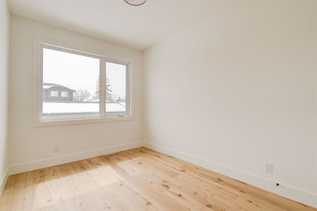 2447 29 Sw, Calgary, AB - Indoor Photo Showing Other Room