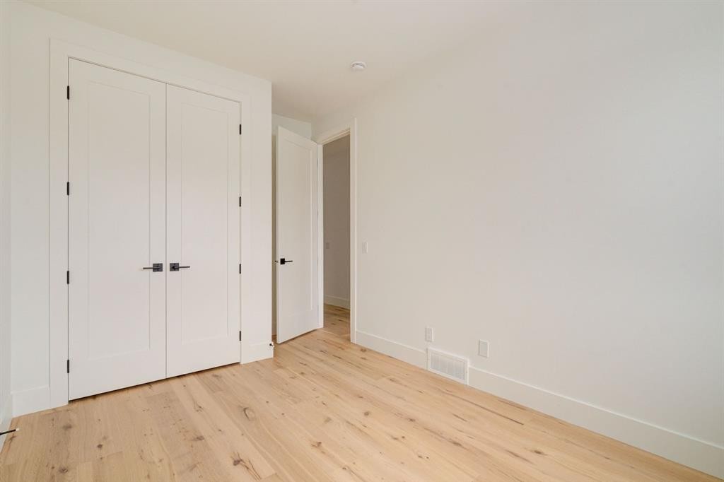 2447 29 Sw, Calgary, AB - Indoor Photo Showing Other Room