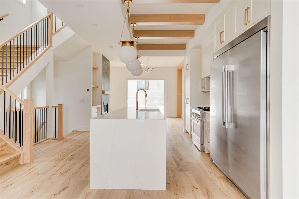 2447 29 Sw, Calgary, AB - Indoor