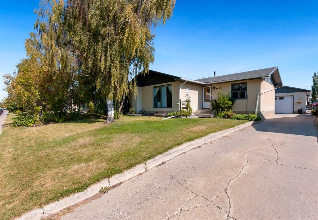 4417 55 Avenue, Olds, AB - Outdoor