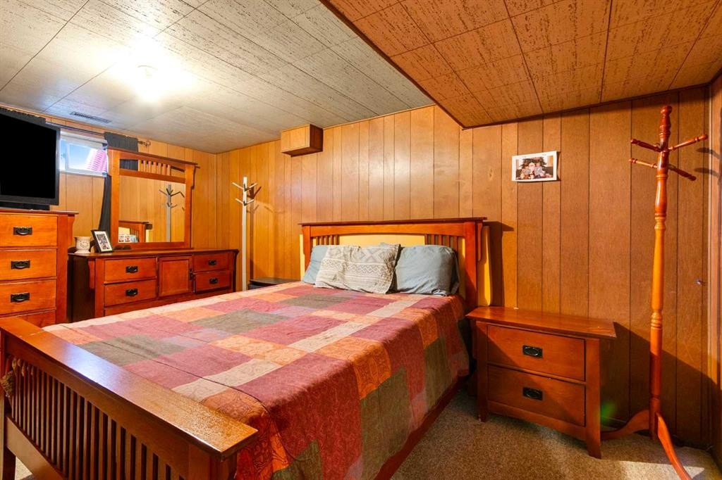 4417 55 Avenue, Olds, AB - Indoor Photo Showing Bedroom