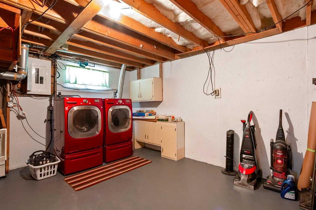 4417 55 Avenue, Olds, AB - Indoor