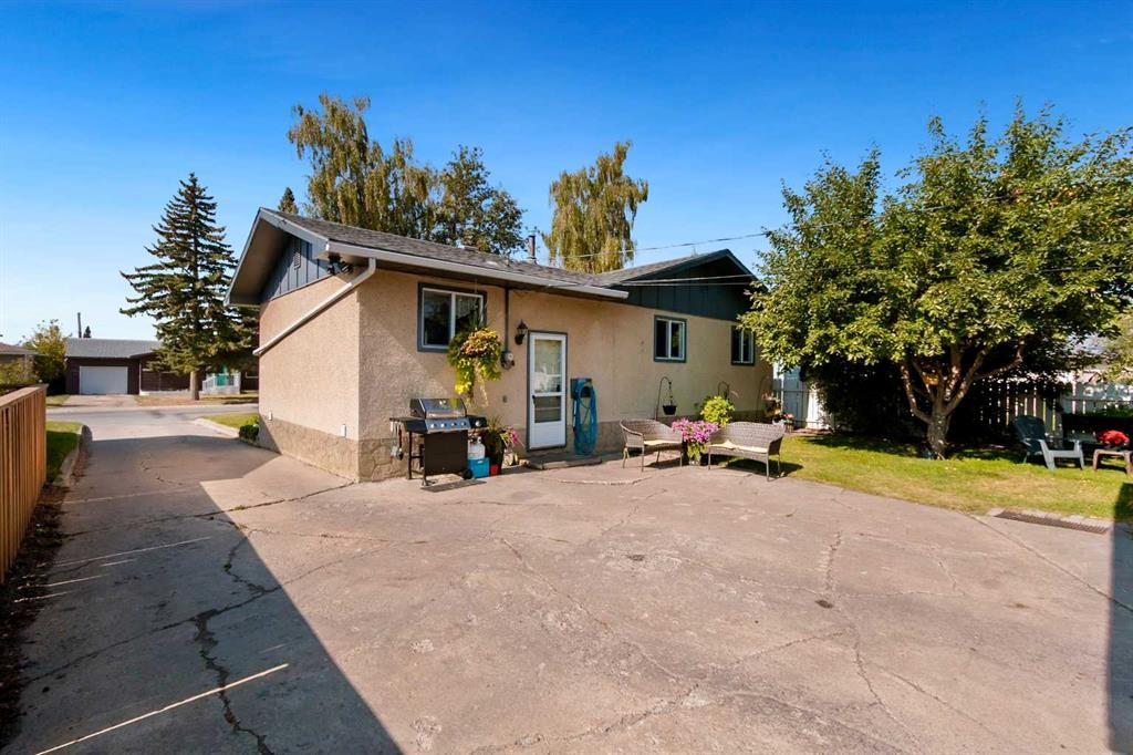 4417 55 Avenue, Olds, AB - Outdoor