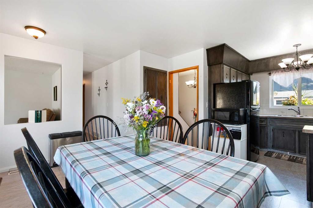 4417 55 Avenue, Olds, AB - Indoor Photo Showing Dining Room