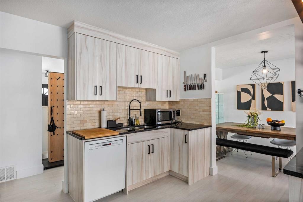 4716 26 Avenue Sw, Calgary, AB - Indoor With Fireplace