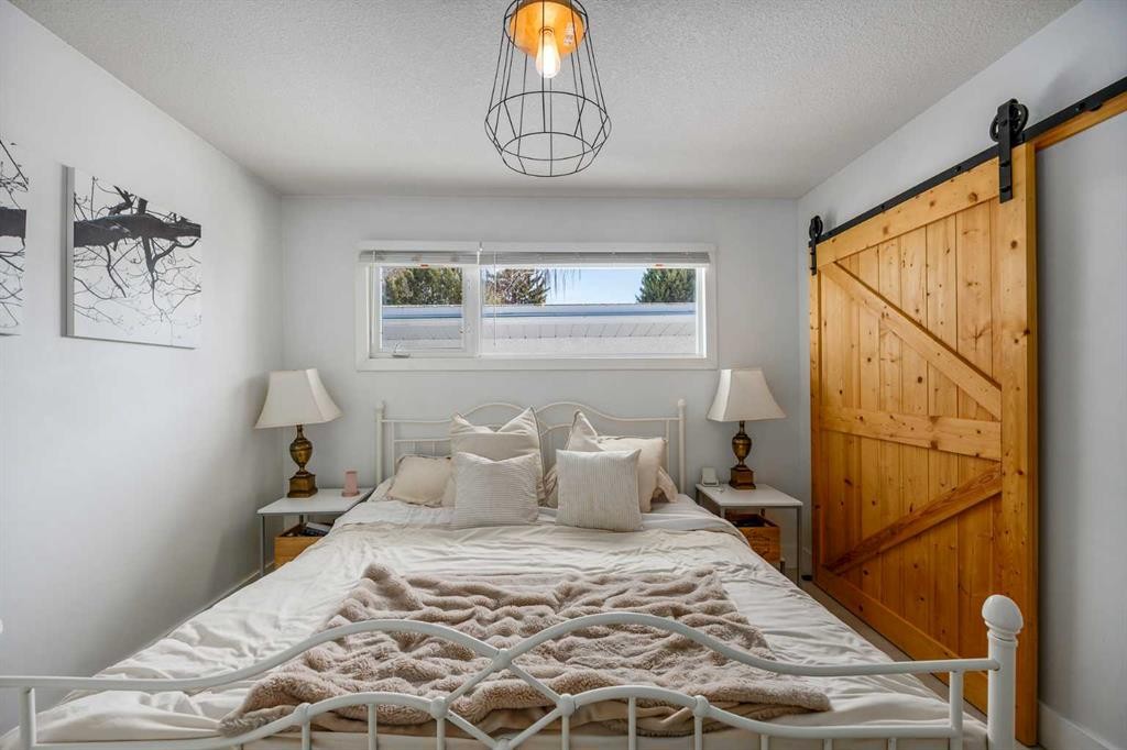 4716 26 Avenue Sw, Calgary, AB - Indoor Photo Showing Bedroom