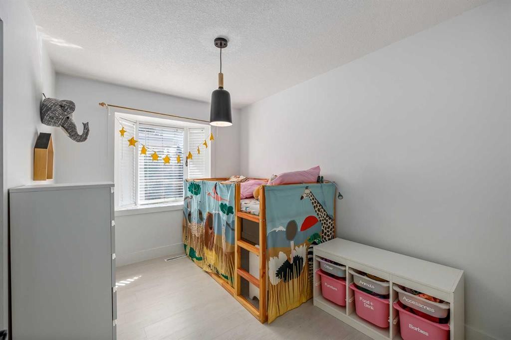 4716 26 Avenue Sw, Calgary, AB - Indoor Photo Showing Bedroom