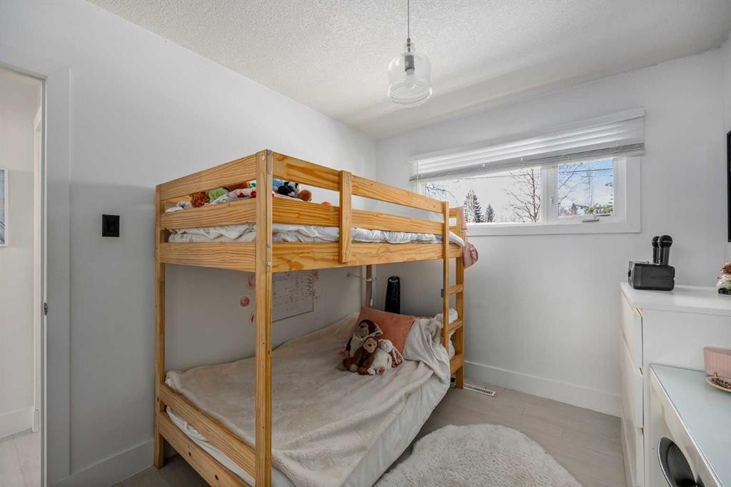 4716 26 Avenue Sw, Calgary, AB - Indoor