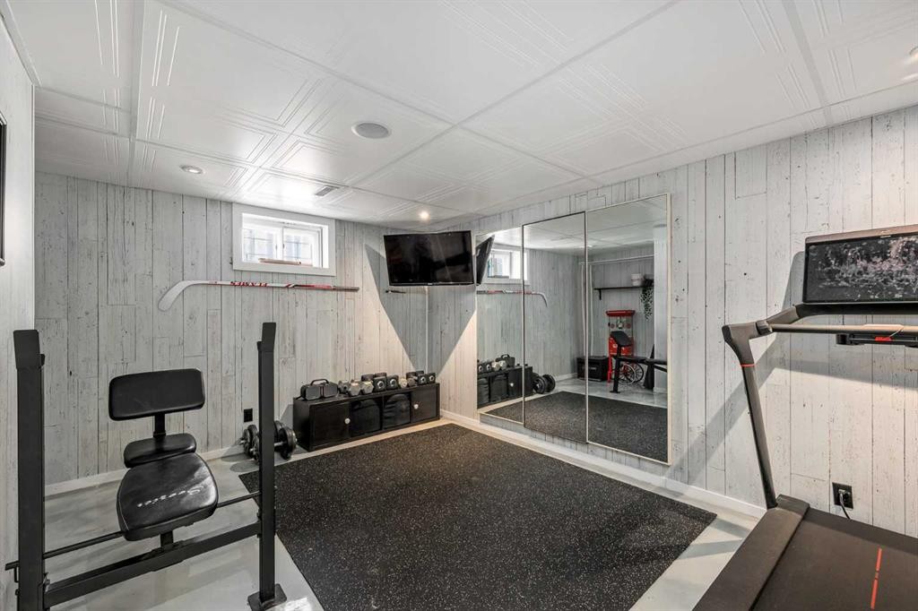 4716 26 Avenue Sw, Calgary, AB - Indoor Photo Showing Other Room